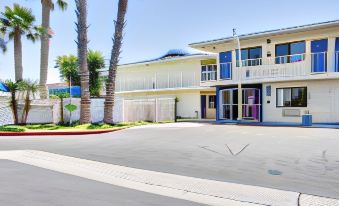 Motel 6 Bakersfield, CA - South