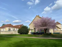 Abbaye de Reigny - Esprit de France Hotels in Saint-Cyr-les-Colons