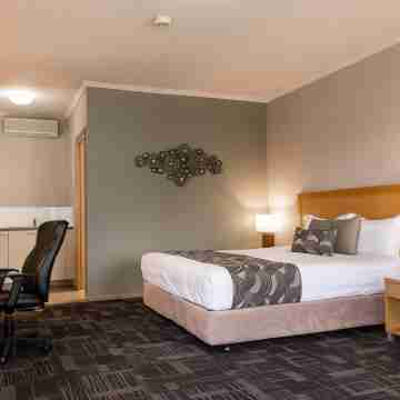 Blazing Stump Motel & Suites Rooms