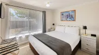 Tumut Farrington Motel - Parking