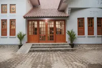 RedDoorz Plus Near Pasundan University