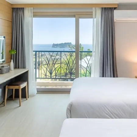Seogwipo Worldcup Resort Отели рядом с достопримечательностью «Парк развлечений Seri World»