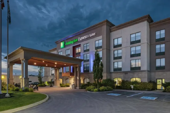 Holiday Inn Express & Suites BELLEVILLE by IHG