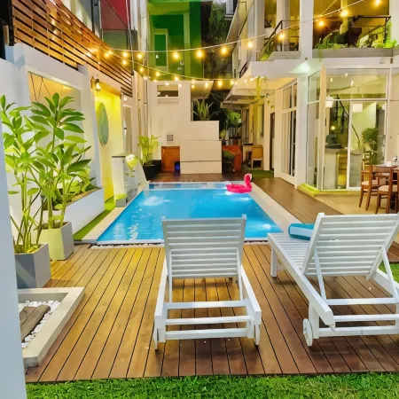 8 Plus Motels