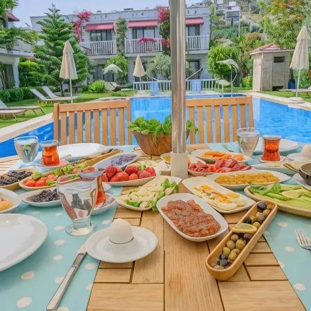 Villa Rustica Hotel Отели рядом с достопримечательностью «Пляж Гундоган»