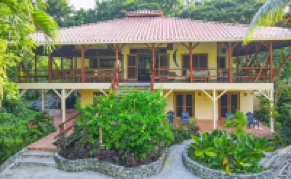 Bluff Beach Retreat Hotel a 
