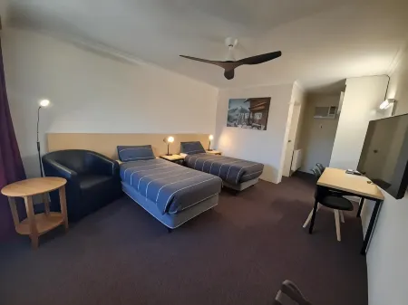 Cooma Motor Lodge Motel Отели в г. Бинхура