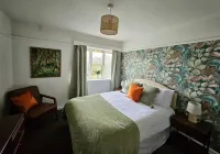 Beach Court Holiday Apartments Hotels near The Jubilee Clock Tower