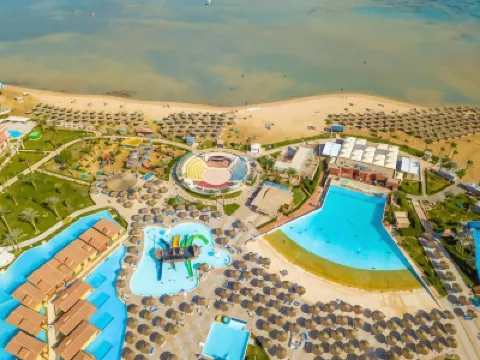 Titanic Beach - Families and Couples Only Hotel berhampiran Sand City Hurghada