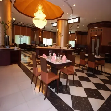 Al Bustan Tower Hotel Suites