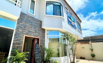 Reef Hostel Manta