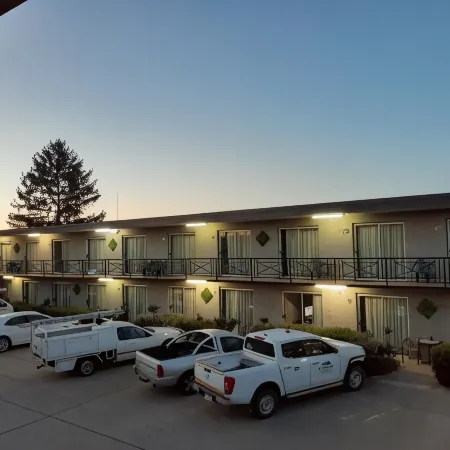 Crest Motor inn