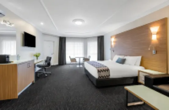 メルキュール ゴールバーン セインツ・ピーター・アンド・ポールズ・オールド大聖堂周辺のホテル