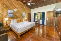 Hotel and Dive Center Roatan Yacht Club Hotels in French Cay
