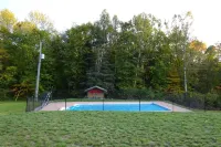 Quiet Bay Lakeside Escape