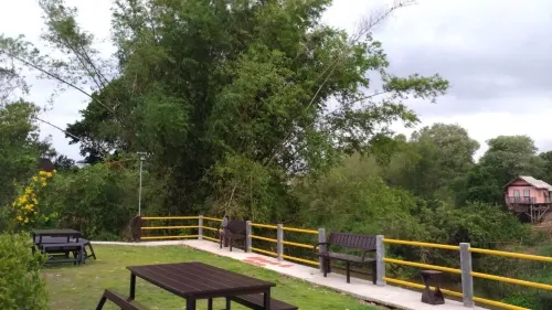 Baan Sri Family Hotels in Kabin Buri