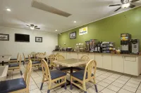Days Inn by Wyndham Hardeeville/ I-95 State Line - breakfast