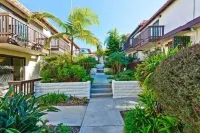 Ocean View- One block from ocean & 5 minutes from town!