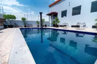 Hotel Santiago de Compostela - Guadalajara Centro Historico - مسبح على السطح