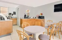 Super 8 by Wyndham Athens Hotels in Athens