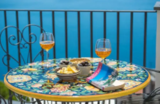 Ancient villa with fantastic sea view and swimming pool just a few minutes from Positano