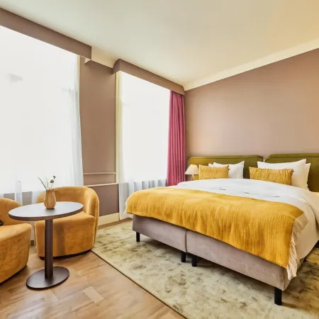 Paleis Hotel Отели рядом с достопримечательностью «Лоосдяунен»