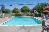 Motel 6 Ukiah, CA - Pools