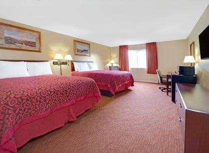 Days Inn & Suites by Wyndham St. Louis/Westport Plaza