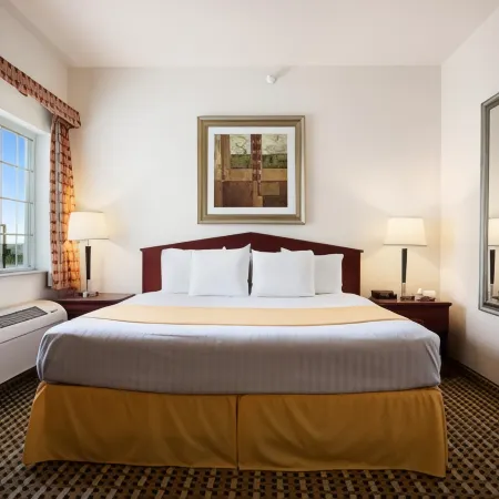 Days Inn & Suites by Wyndham Columbus NE