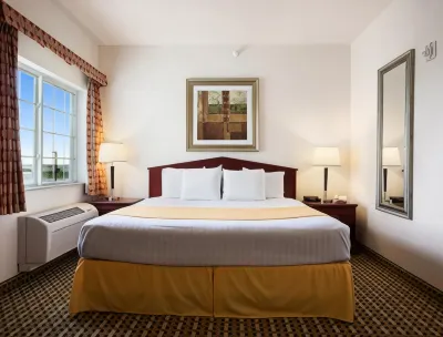 Days Inn & Suites by Wyndham Columbus NE Hotels in Columbus