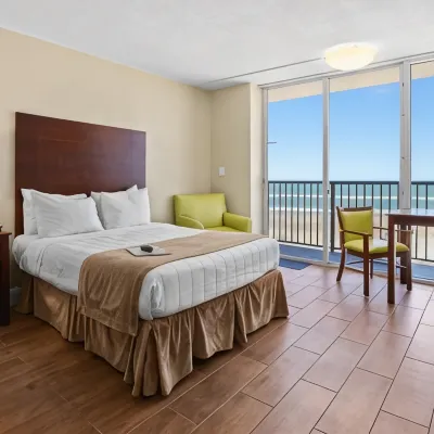 Cove Motel Oceanfront Отели рядом с достопримечательностью «Торговый центр Destination Daytona»