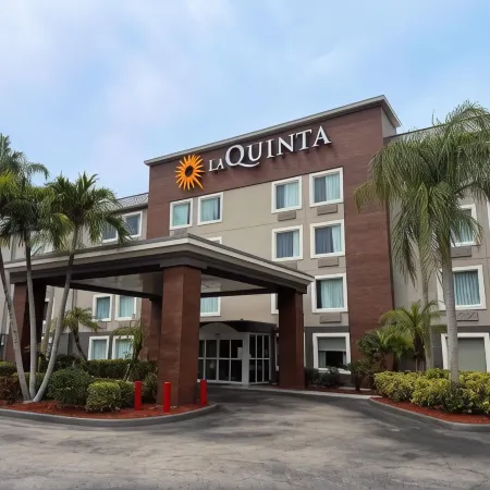 La Quinta Inn & Suites by Wyndham Naples East (I-75)