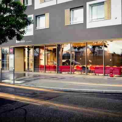 ibis Lyon Carré de Soie Hotel Exterior