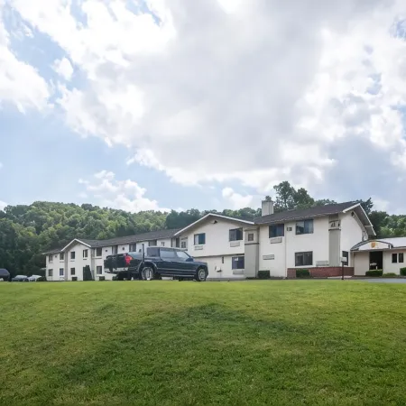 Super 8 by Wyndham Elkins