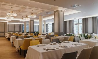 Astor Garden Hotel