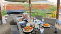 Emerald Gardens Motel & Apartments - breakfast