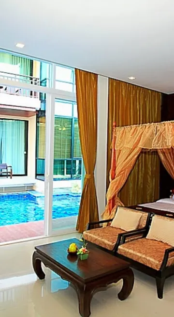 วิลลาพร้อมทางเข้าสระว่ายน้ำ