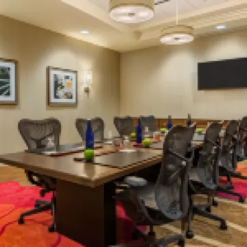 韋恩希爾頓花園飯店