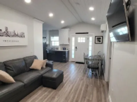 Cityline suite Three miles to PC, RIC, BROWN, JWU, &RISD ポータケットのホテル