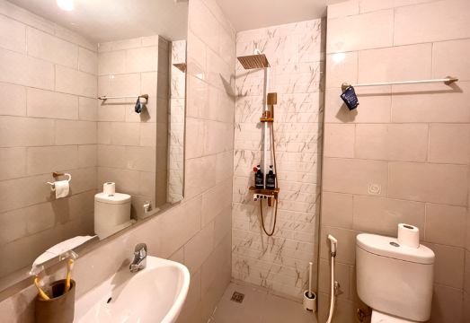 Benson 아파트 단지 전경 및 수영장