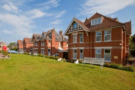 Laguna Hotel Отели рядом с достопримечательностью «Bournemouth University Weston Library, Lansdowne Campus»