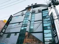 Gumi A Motel - parkir