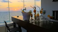 Pandanus Beach Resort & Spa - bar