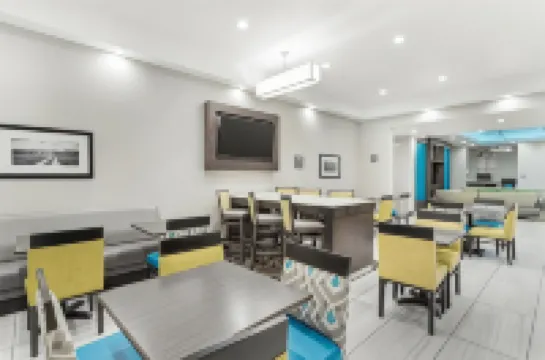 Best Western Plus Waller Hotel Hotels in Waller