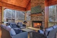 Blue Ridge Cabin, Mountain Views, Hot Tub, Game Room – Sleeps 12 Near Downtown