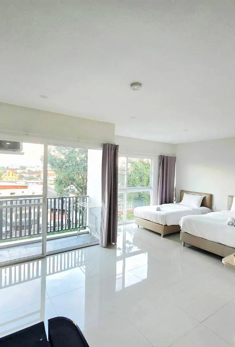 สุพีเรียร์สตูดิโอสำหรับสามท่าน