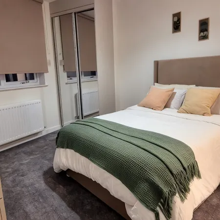 Modern 2-Bed Apartment Near Heathrow w/Parking