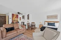 Bay Getaway, Cozy Studio Condominium in Daphne, AL - Sleeps 2 - Near Interstate