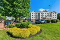 MainStay Suites Airport - Parkering