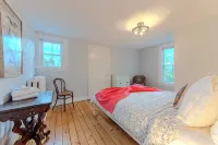 Classic Mystic Retreat Walking Distance to Downtown